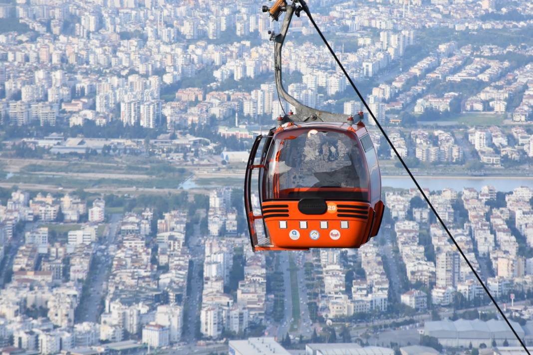 Antalya'daki teleferik faciasından geriye enkaz görüntüleri kaldı 1