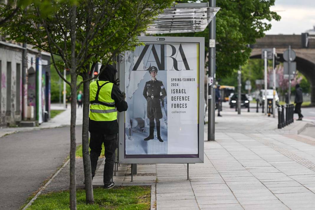 Polonyalı aktivist, Gazze için hazırladığı afişleri sokaklara astı 2