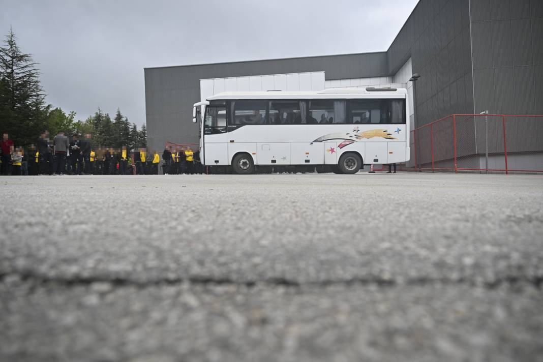 YKS için 'kapalı matbaa dönemi' başladı: 40 gün dış dünyadan izole yaşayacaklar 4