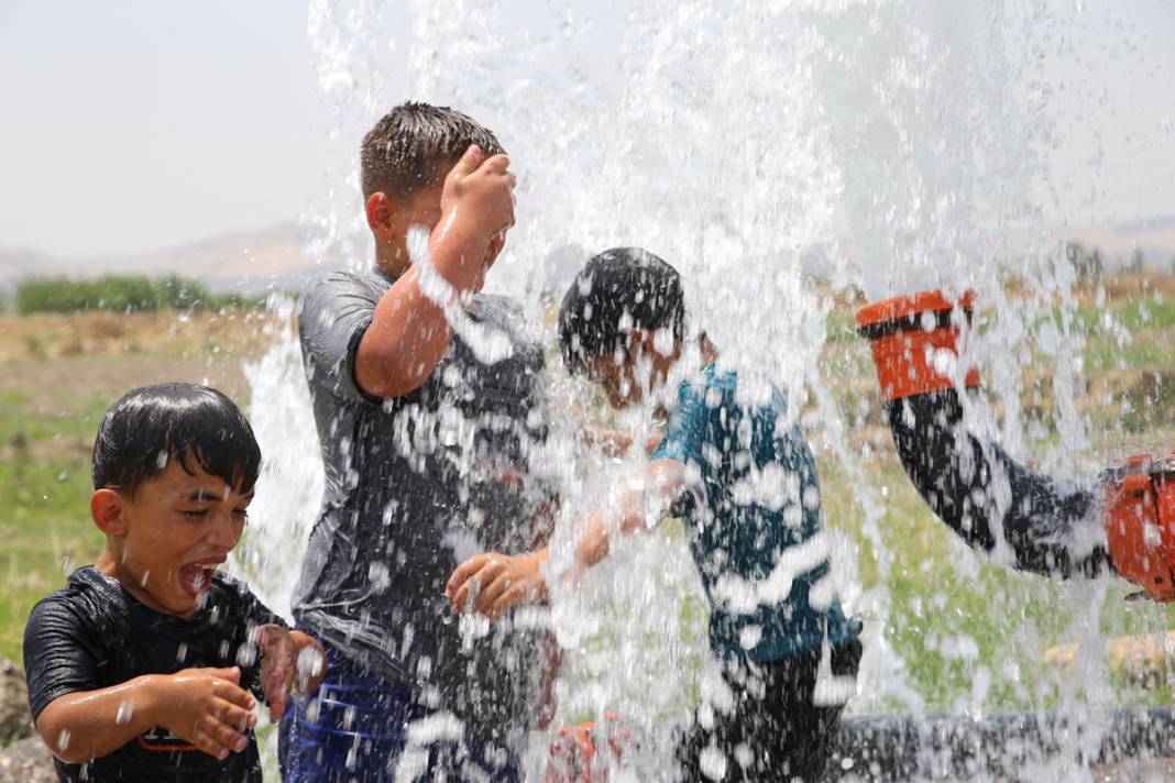 Şanlıurfa'da kavurucu sıcaklar etkili oluyor: Termometreler 50 dereceyi gösterdi 2