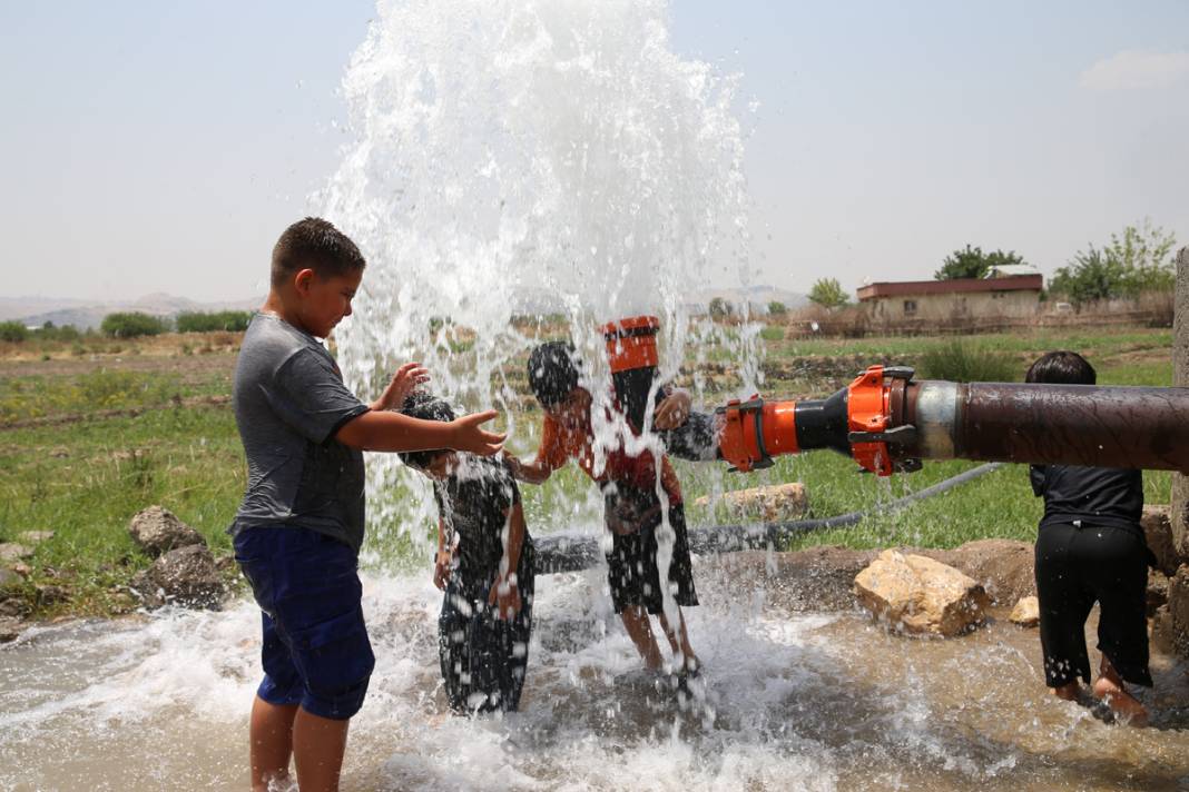 Şanlıurfa'da kavurucu sıcaklar etkili oluyor: Termometreler 50 dereceyi gösterdi 9