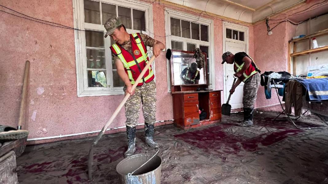 Kırgızistan'da sel felaketi: 12 kişi hayatını kaybetti 4
