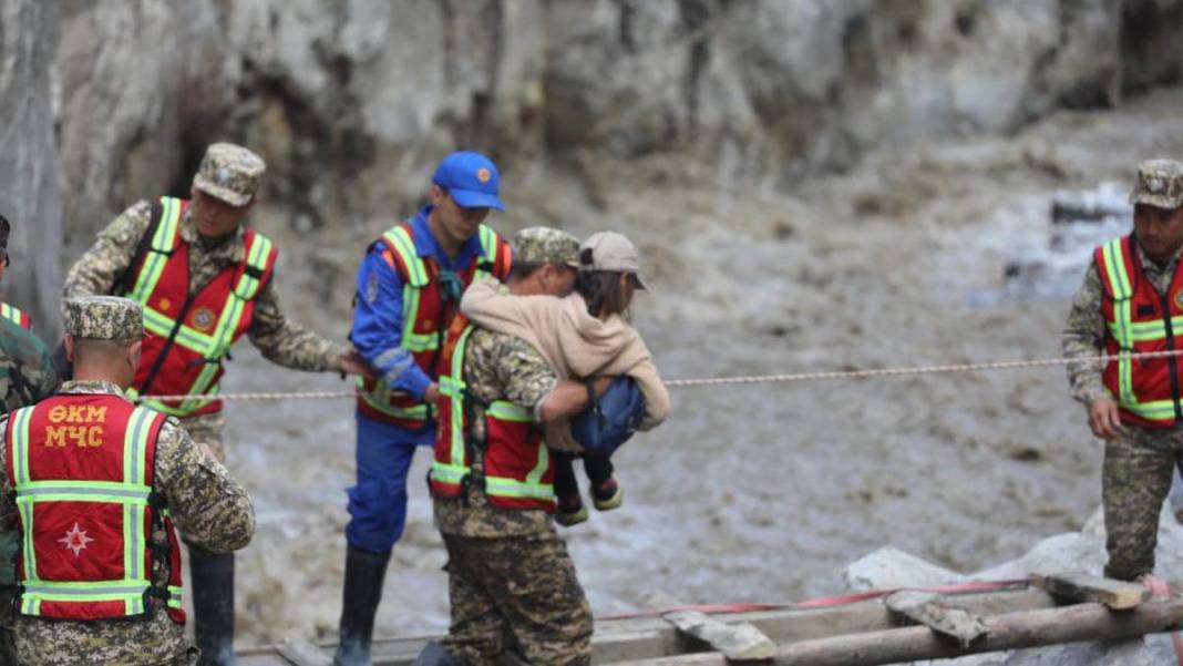 Kırgızistan'da sel felaketi: 12 kişi hayatını kaybetti 3