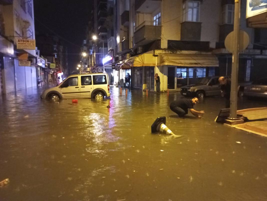 Samsun sağanağa teslim: Cadde ve sokaklar göl oldu 5