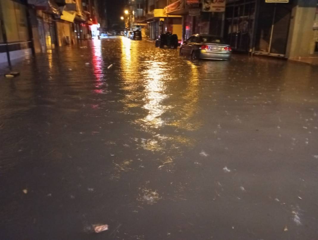 Samsun sağanağa teslim: Cadde ve sokaklar göl oldu 6
