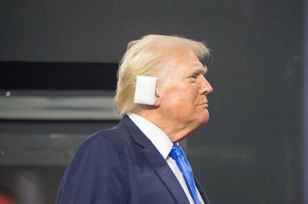 Trump destekçilerinden bandaj akımı 2