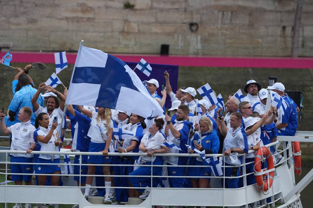 Olimpiyat ateşi Paris'te yandı: Görkemli açılış 15