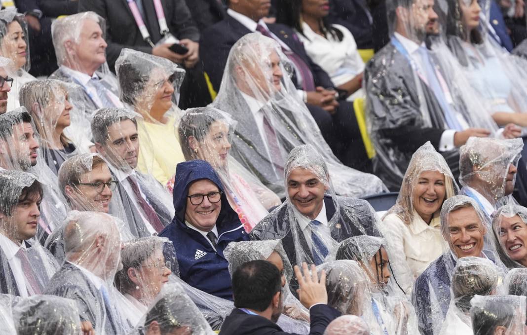 Olimpiyat ateşi Paris'te yandı: Görkemli açılış 2