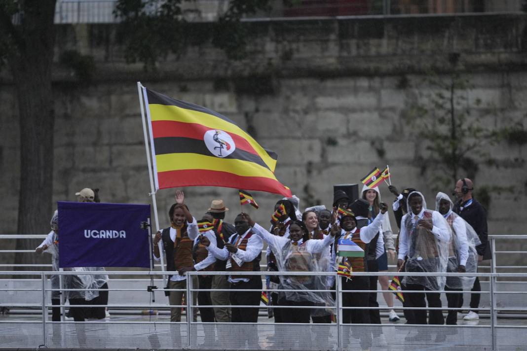 Olimpiyat ateşi Paris'te yandı: Görkemli açılış 37