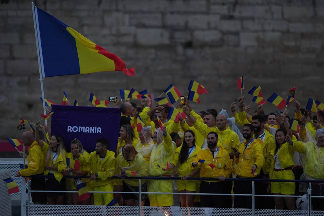 Olimpiyat ateşi Paris'te yandı: Görkemli açılış 32