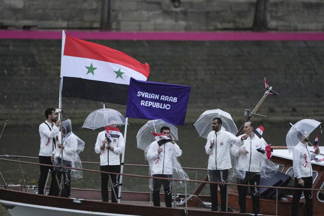Olimpiyat ateşi Paris'te yandı: Görkemli açılış 61