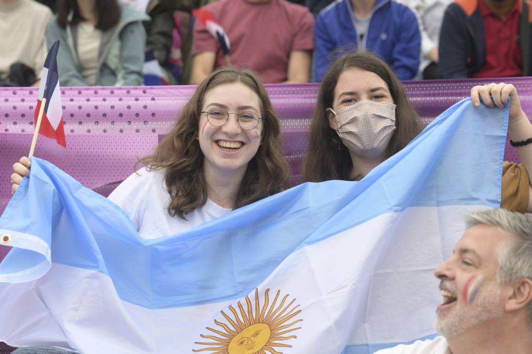 Olimpiyat ateşi Paris'te yandı: Görkemli açılış 55