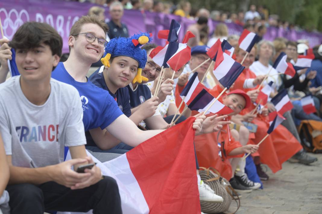 Olimpiyat ateşi Paris'te yandı: Görkemli açılış 53