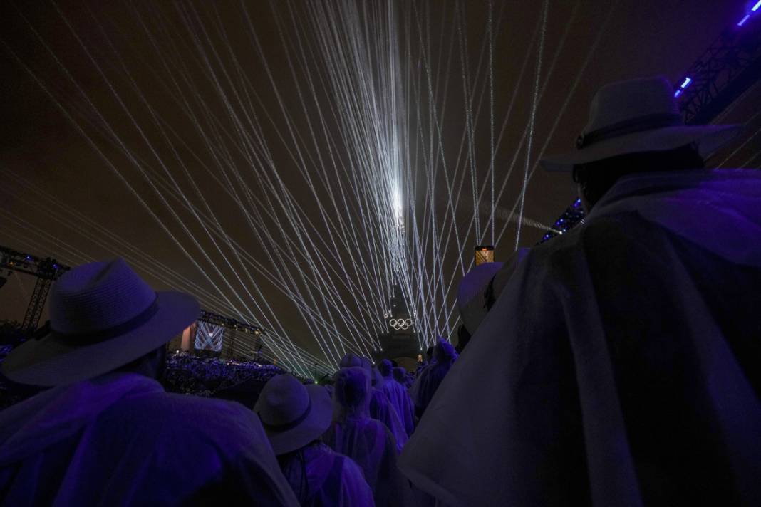 Olimpiyat ateşi Paris'te yandı: Görkemli açılış 51