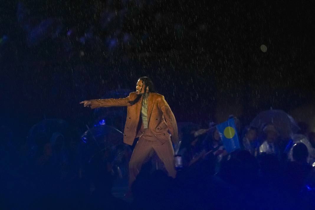 Olimpiyat ateşi Paris'te yandı: Görkemli açılış 9