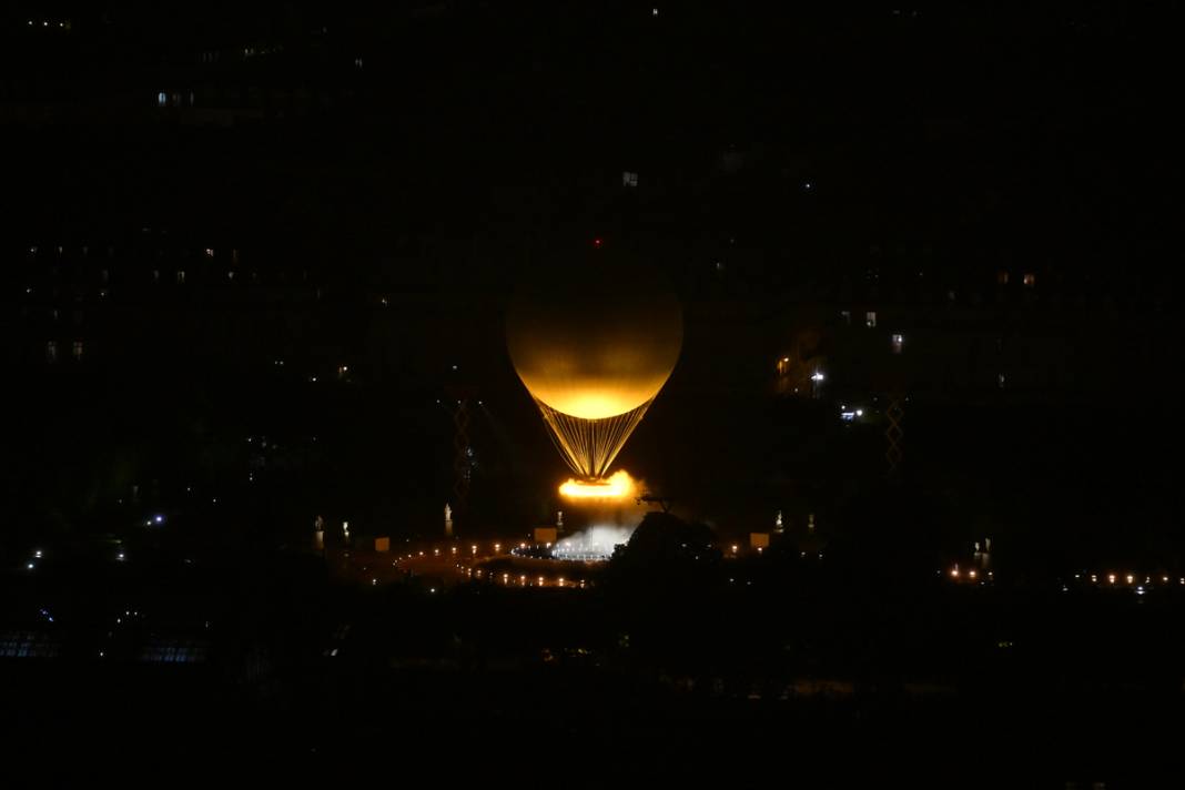 Olimpiyat ateşi Paris'te yandı: Görkemli açılış 49