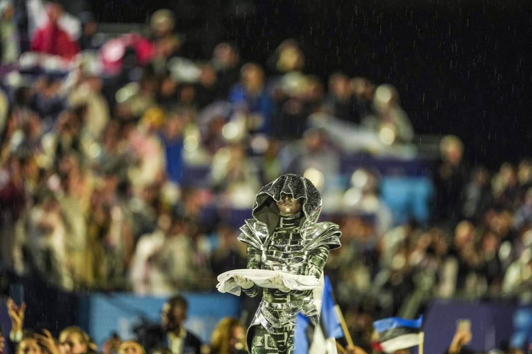 Olimpiyat ateşi Paris'te yandı: Görkemli açılış 46