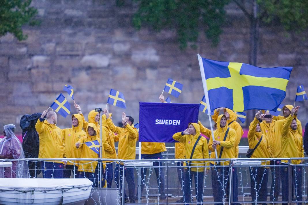 Olimpiyat ateşi Paris'te yandı: Görkemli açılış 73