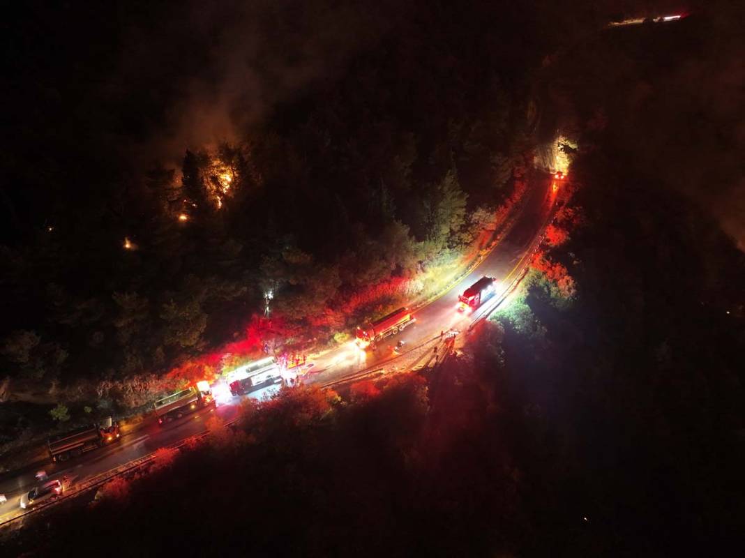 İzmir'in ciğerleri küle döndü... Yangının verdiğini zarar havadan görüntülendi 9