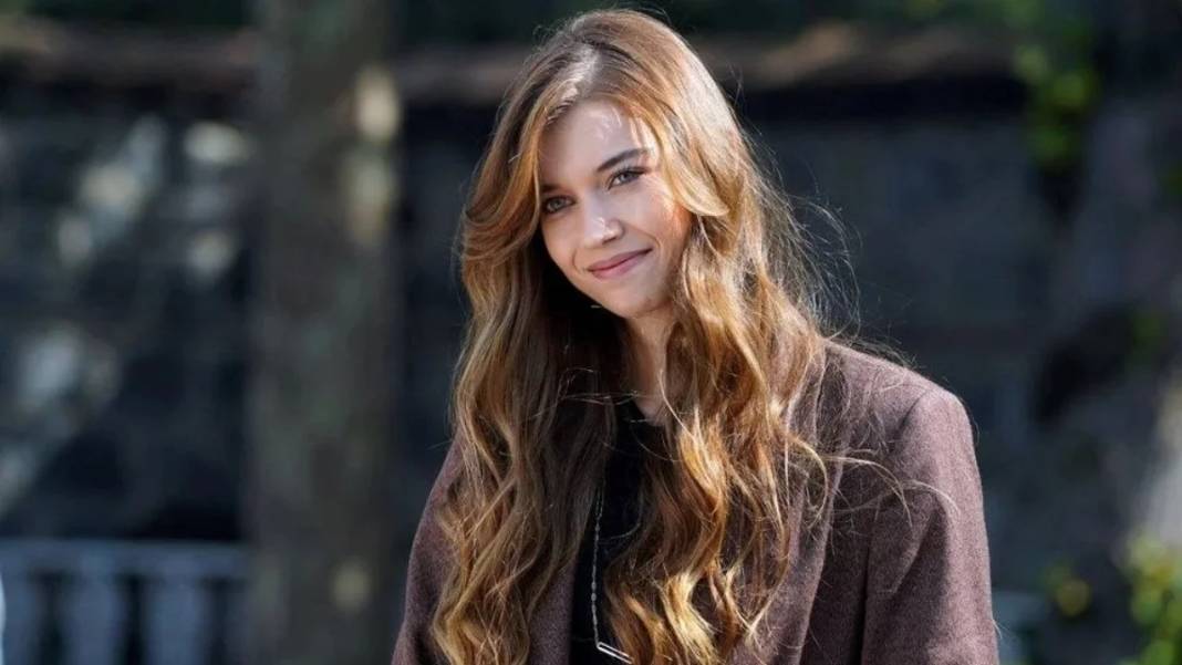 Demet Akalın, Afra Saraçoğlu’na sardı! Saraçoğlu fotoğraf attığına pişman oldu: Hemen yorumda bitti 1