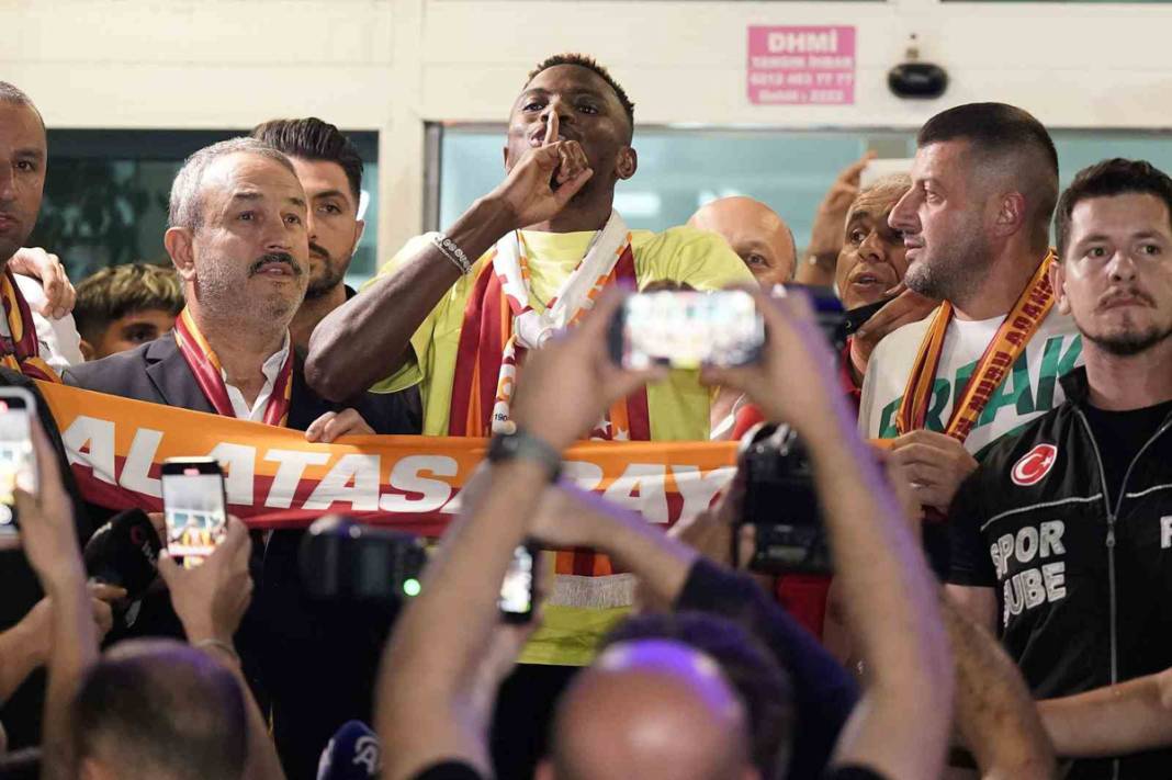 Galatasaray'dan gelmiş geçmiş en büyük transfer: Victor Osimhen Sarı-Kırmızılı formayı giydi 6