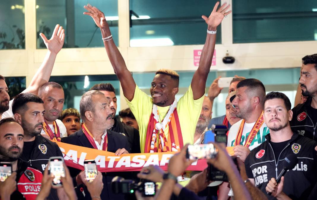 Galatasaray'dan gelmiş geçmiş en büyük transfer: Victor Osimhen Sarı-Kırmızılı formayı giydi 4