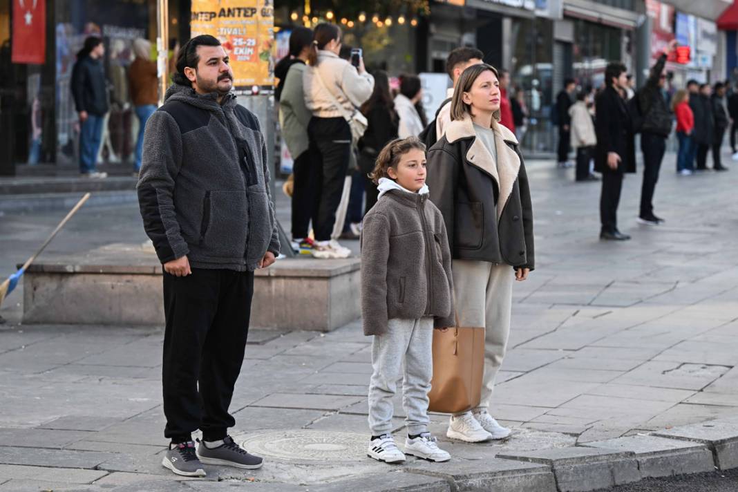 86 yıllık özlem... Saat 9'u 5 geçe hayat durdu 44