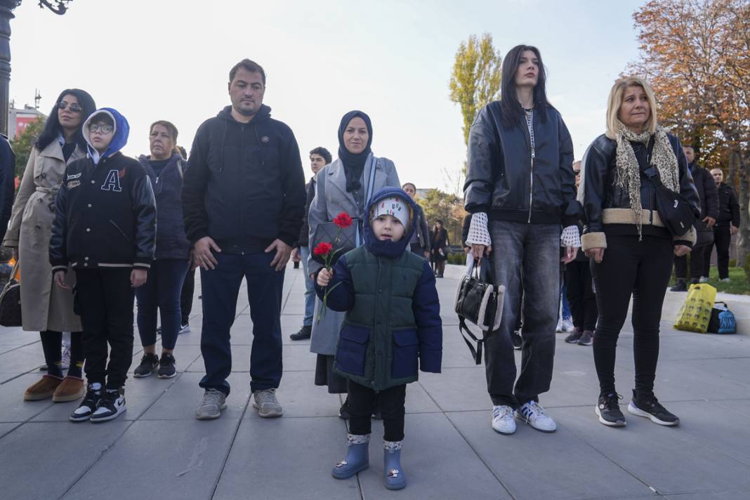 86 yıllık özlem... Saat 9'u 5 geçe hayat durdu 25