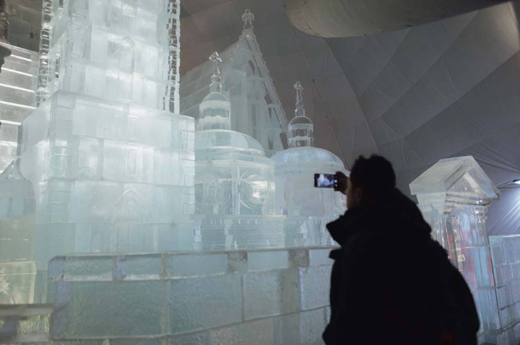 Slovakya'daki buz heykelleri ziyaretçileri büyüledi 9