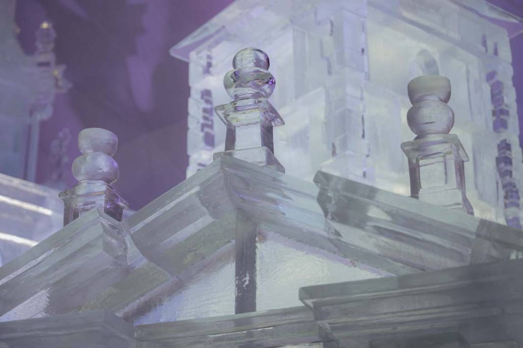 Slovakya'daki buz heykelleri ziyaretçileri büyüledi 6