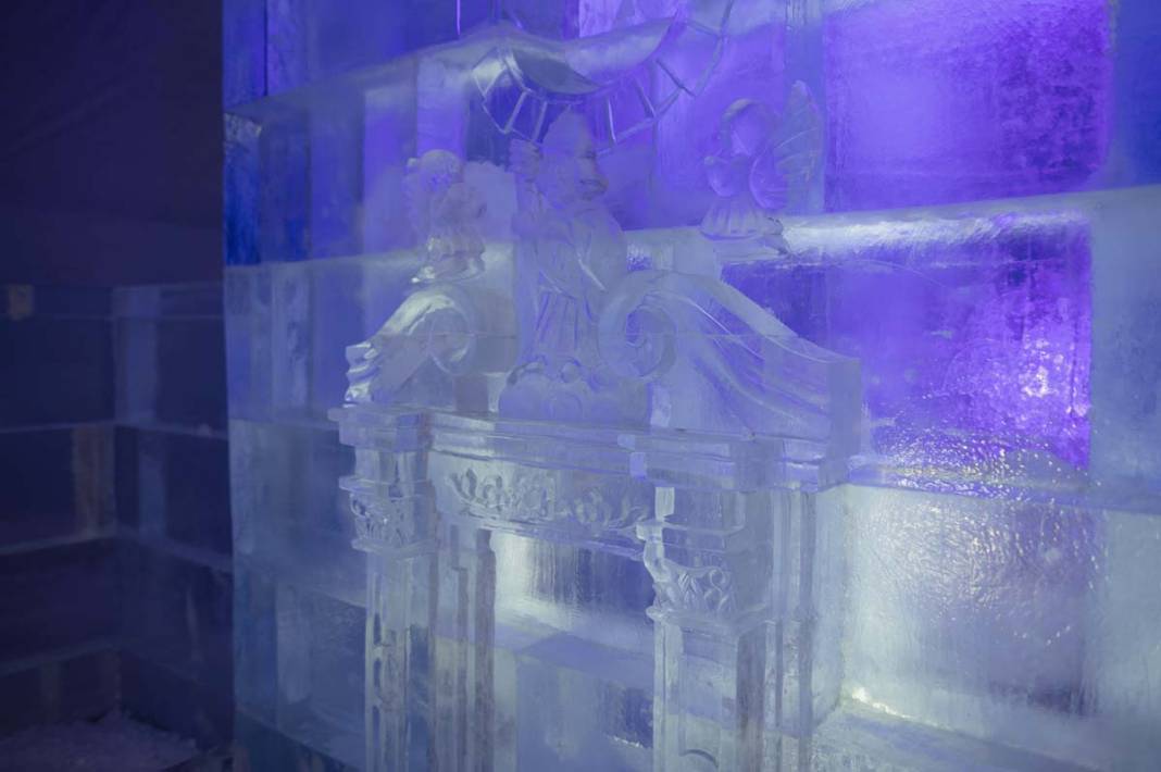 Slovakya'daki buz heykelleri ziyaretçileri büyüledi 3