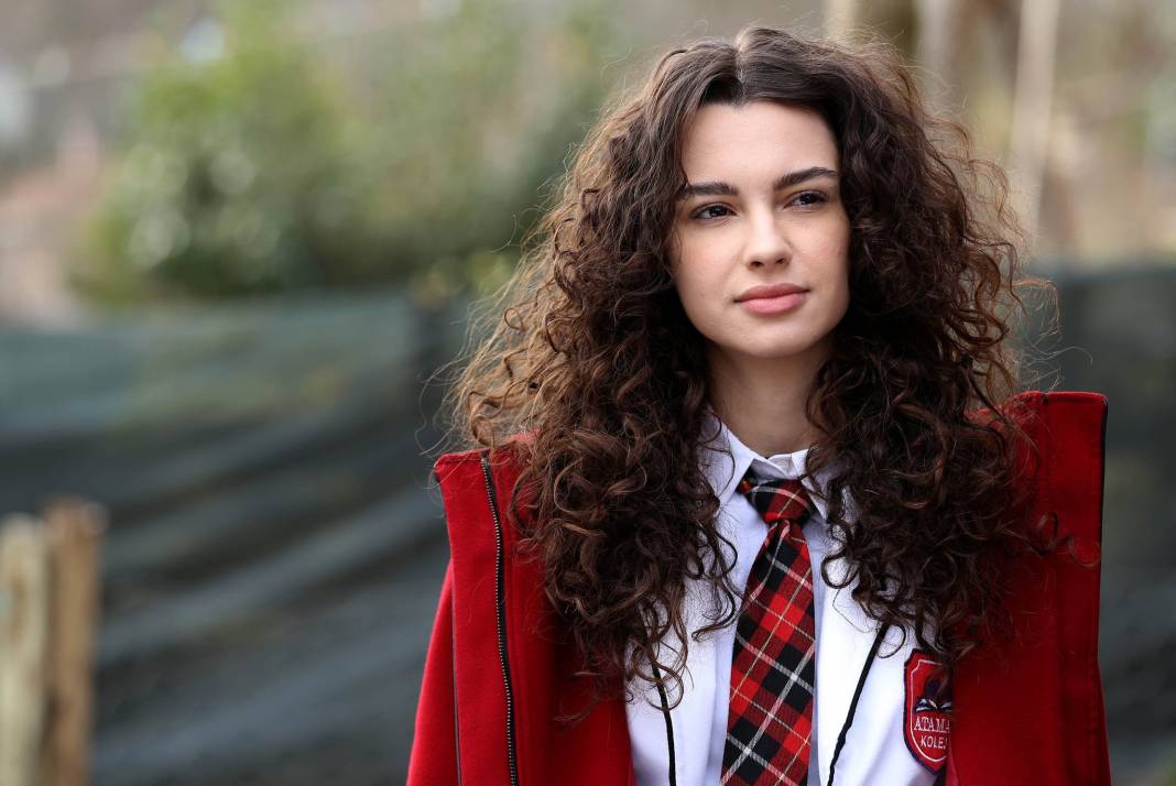 Bu kez ünlüler yarışacak! Kim Milyoner Olmak İster'e bakın kimler geliyor? Güzellik değil zekâlar konuşacak 1