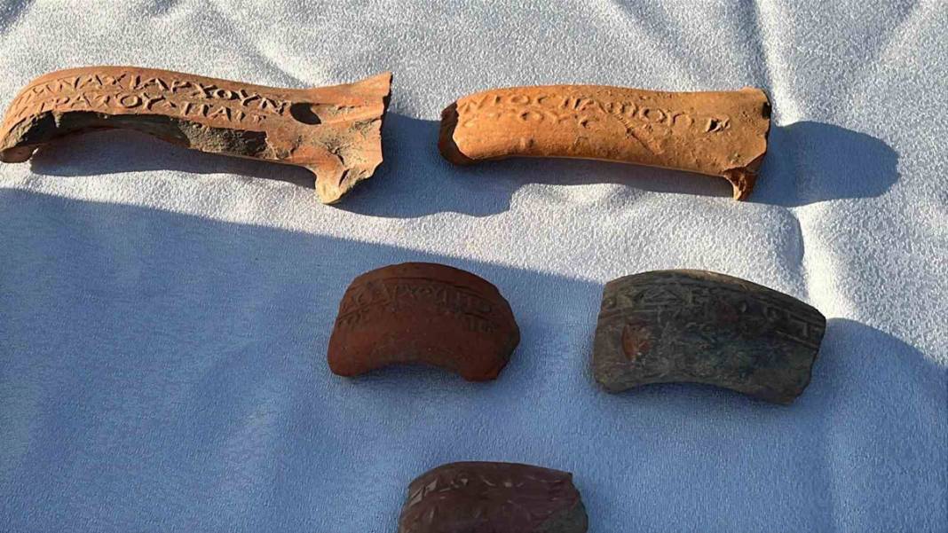 Konuralp'taki kazılarda 2 bin yıllık tiyatro bileti 7