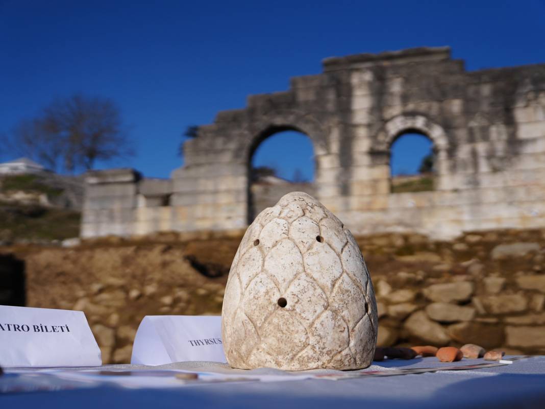 Konuralp'taki kazılarda 2 bin yıllık tiyatro bileti 4