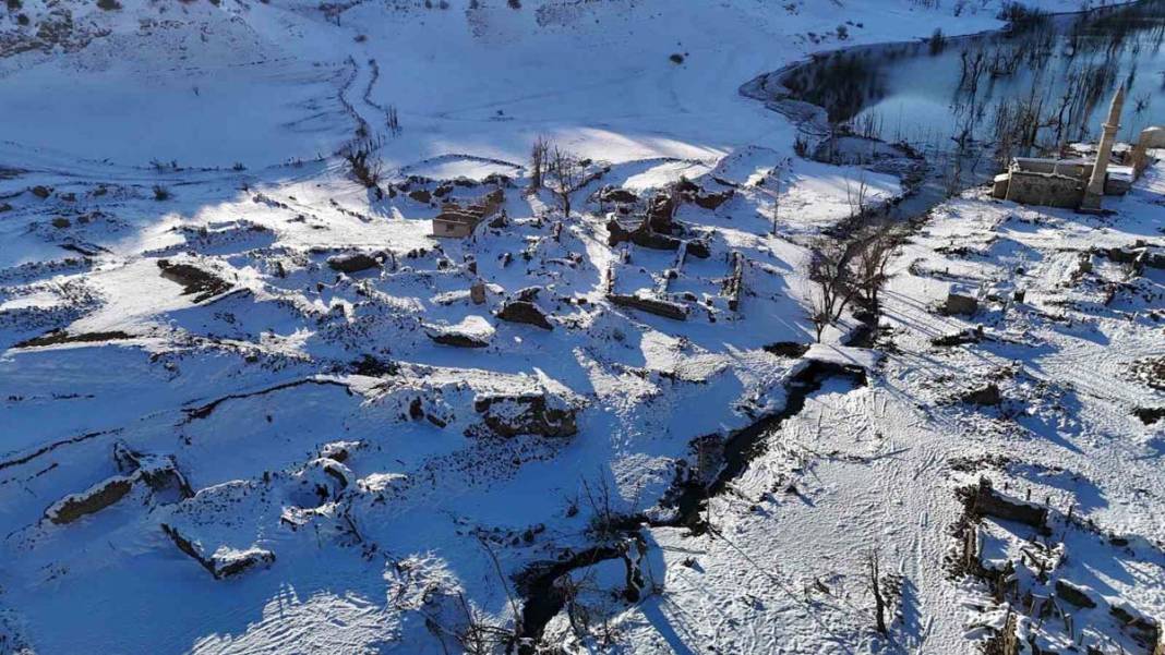 Yıllar sonra gün yüzüne çıkan Pusat köyü kara büründü 6