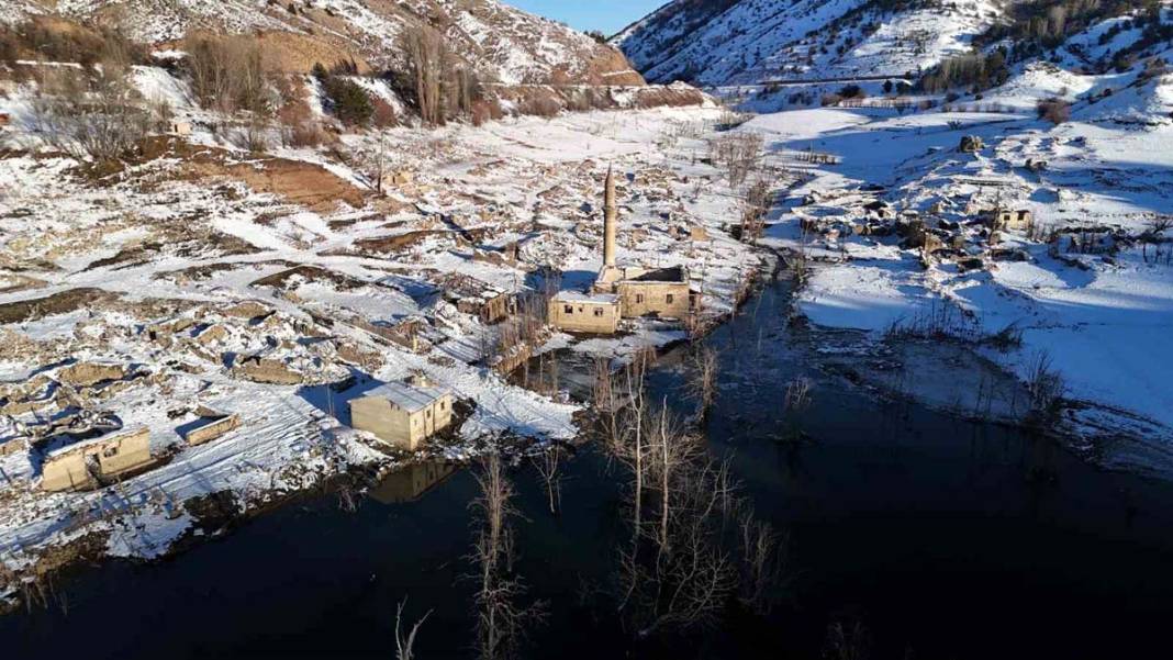 Yıllar sonra gün yüzüne çıkan Pusat köyü kara büründü 3