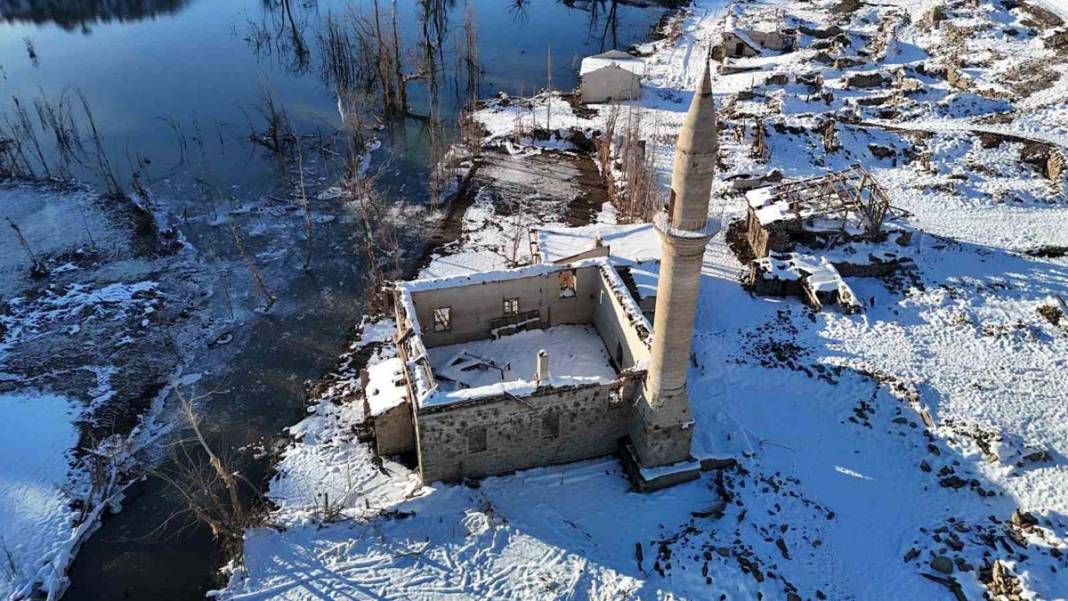 Yıllar sonra gün yüzüne çıkan Pusat köyü kara büründü 5