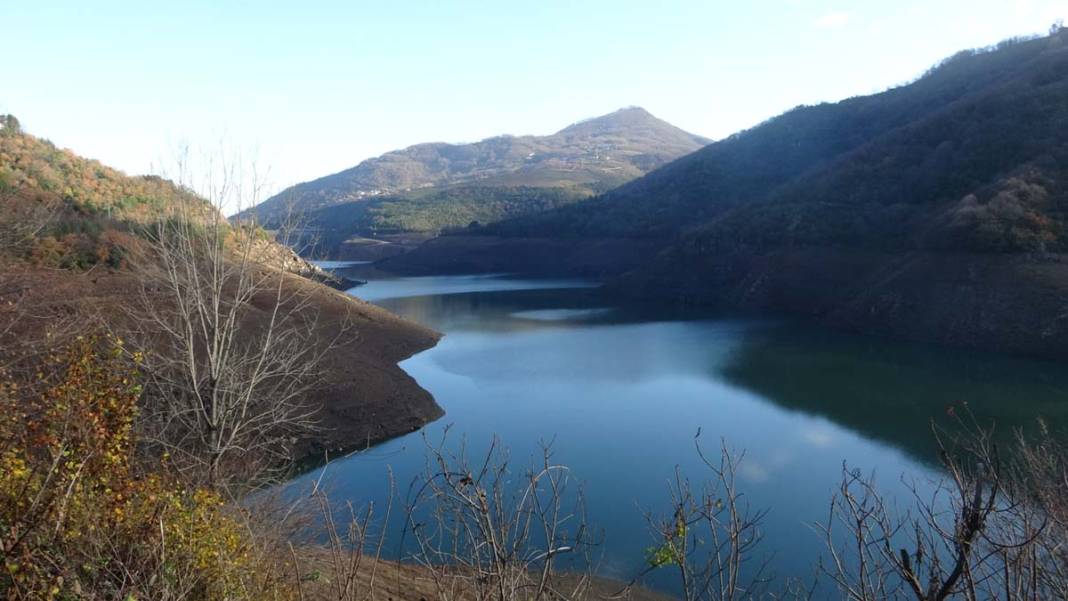 Sapanca Gölü'nde 5 yılın en düşük su seviyesi: Son yağışlar da doluluk oranını etkilemedi 7