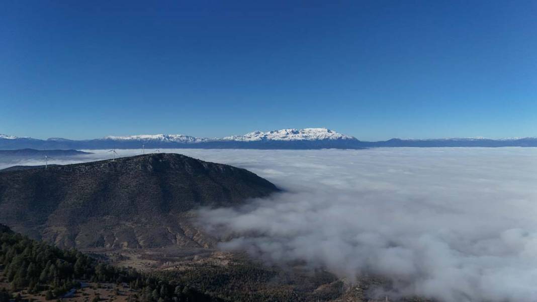 Beyşehir Gölü’nün yüzeyi yoğun sisle kaplandı 5