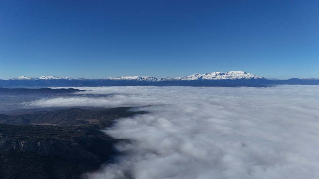 Beyşehir Gölü’nün yüzeyi yoğun sisle kaplandı 9