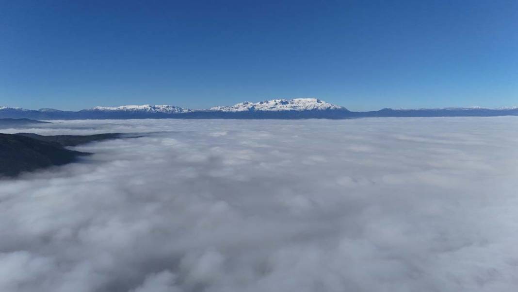 Beyşehir Gölü’nün yüzeyi yoğun sisle kaplandı 4