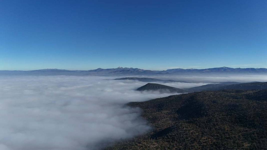 Beyşehir Gölü’nün yüzeyi yoğun sisle kaplandı 3