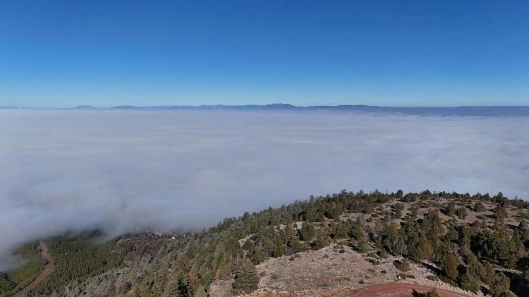 Beyşehir Gölü’nün yüzeyi yoğun sisle kaplandı 1