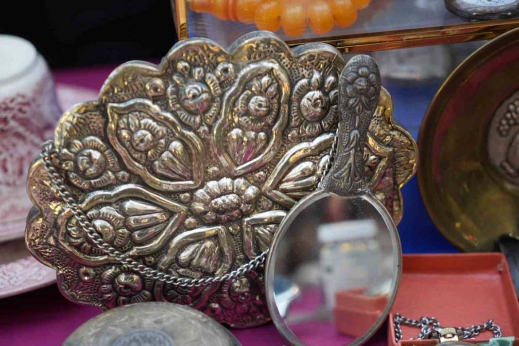 Eşleri barıştıran 100 yıllık ayna 5