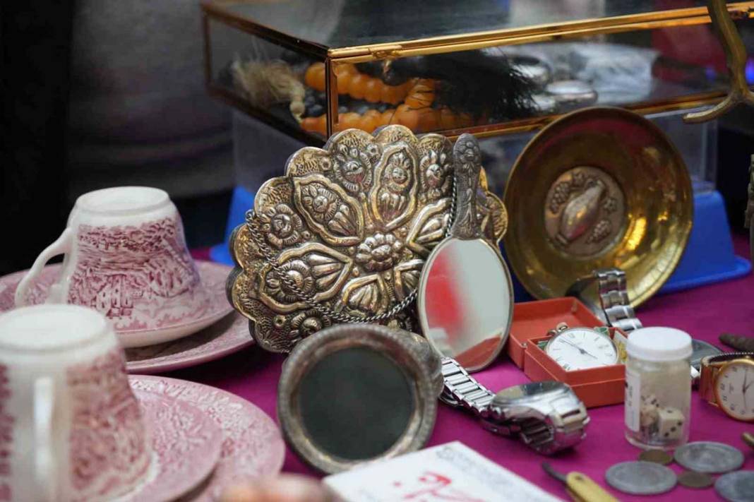 Eşleri barıştıran 100 yıllık ayna 2