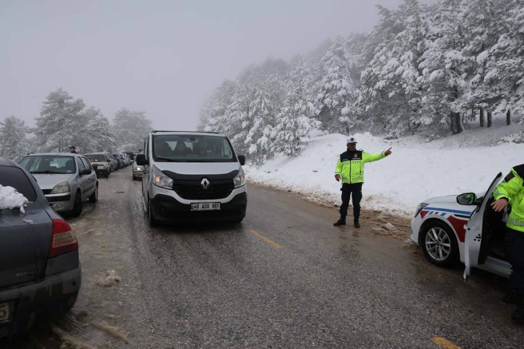 Muğla'da deniz ve güneş yerini kara bıraktı 8