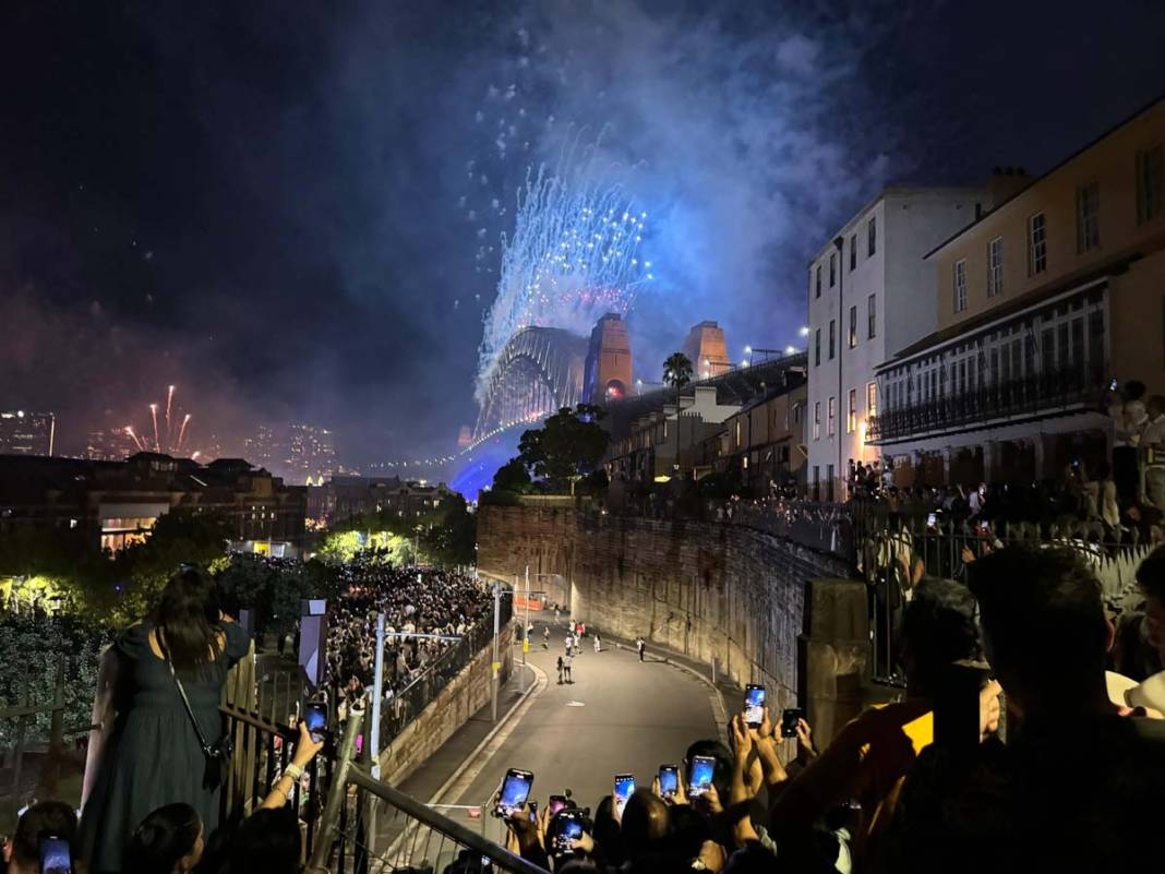 Avustralya 2025'e havai fişek gösterileriyle girdi 5