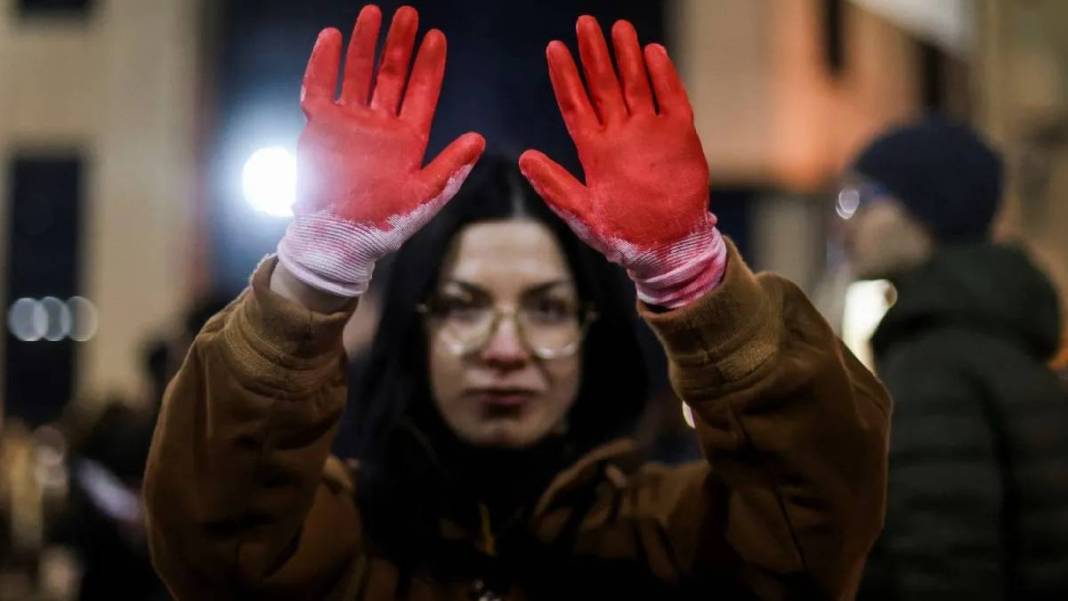 Tren istasyonunda 15 kişi ölmüştü... Belgrad'da hükümet protestosu 2