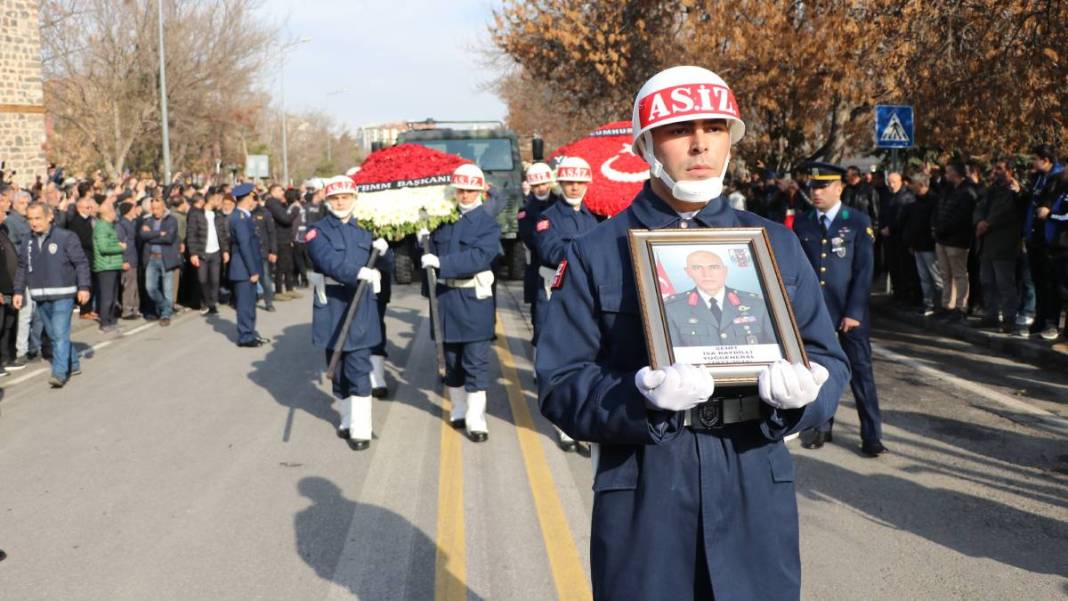 Şehit Tuğgeneral Baydilli, Kayseri'de son yolculuğuna uğurlandı 2
