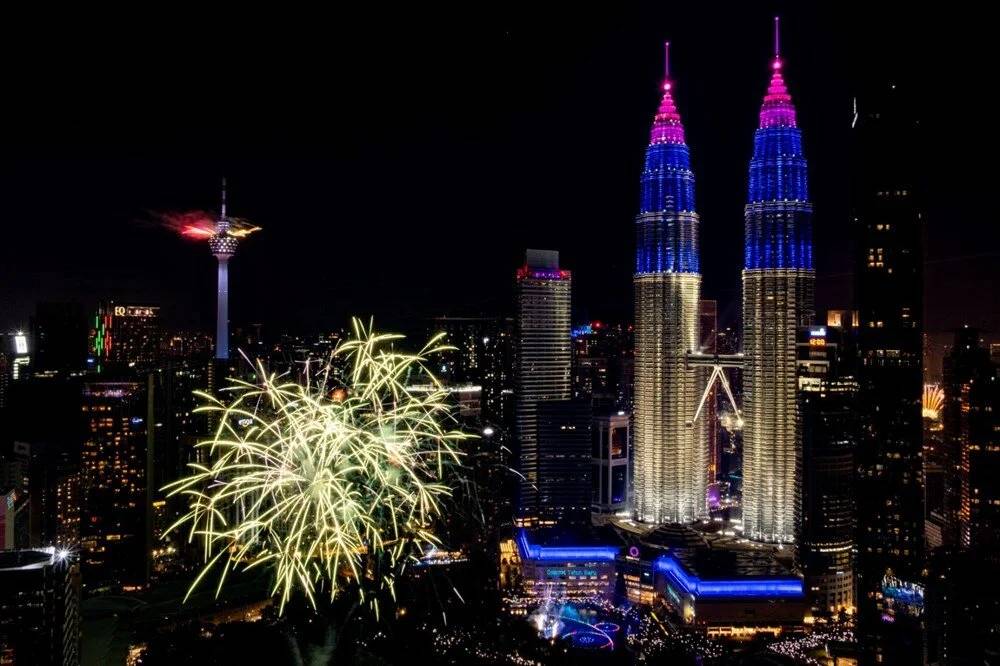 Dünyada yeni yıl coşkusu: 2025’e ilk onlar "merhaba" dedi 9